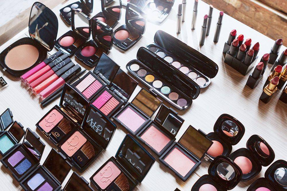 intothegloss.com