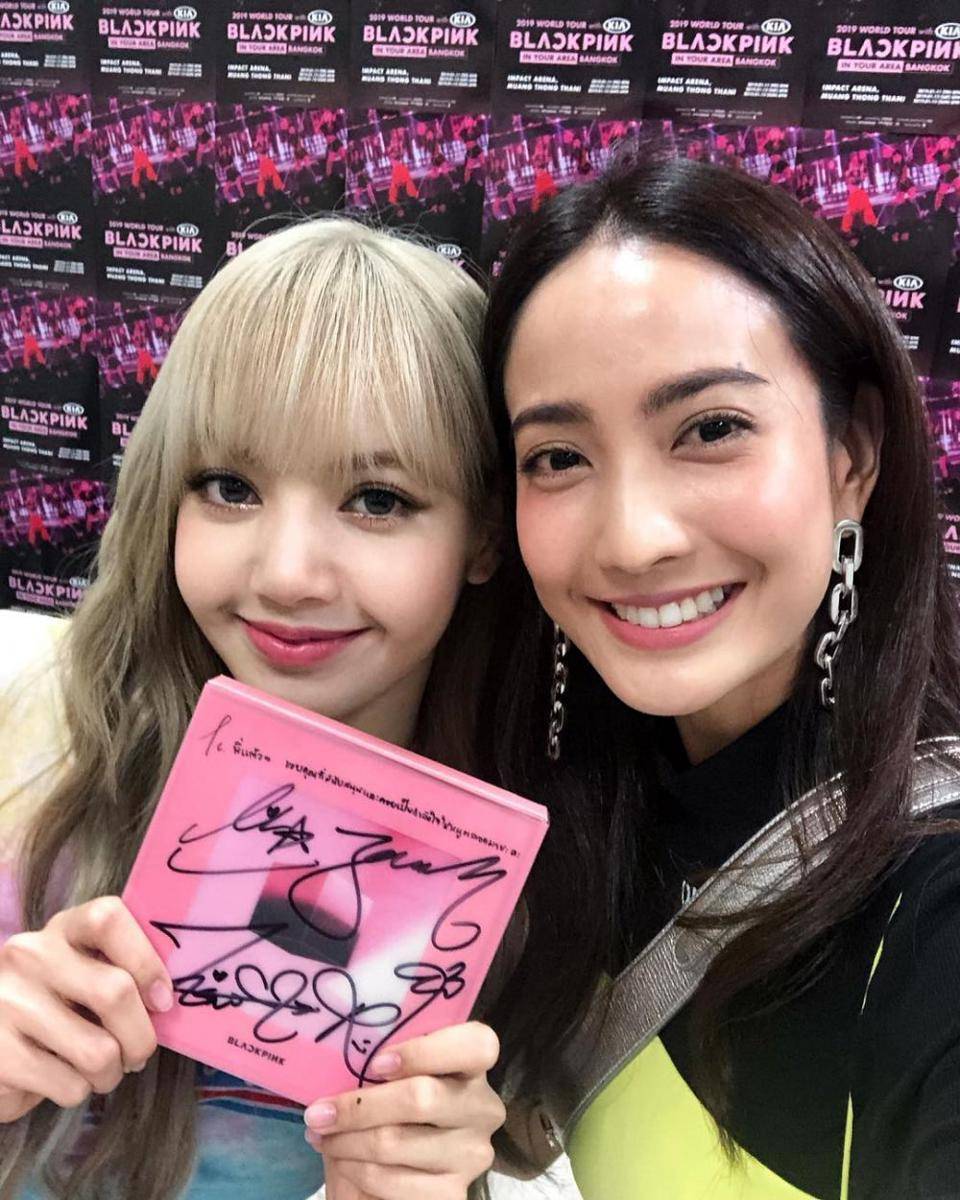 instagram.com/taewaew_natapohn