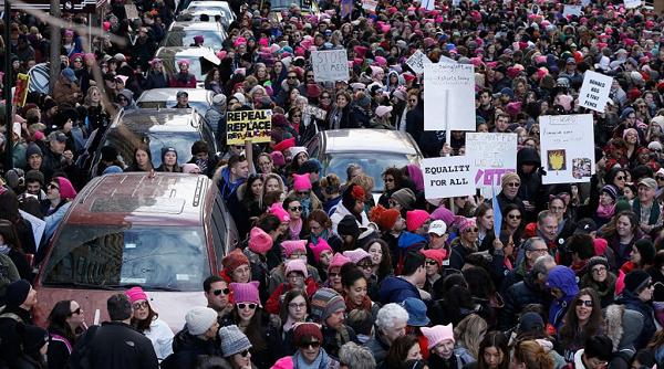 Ribuan Wanita Menuntut Kesetaraan Gender & Fokus Terhadap Imigran