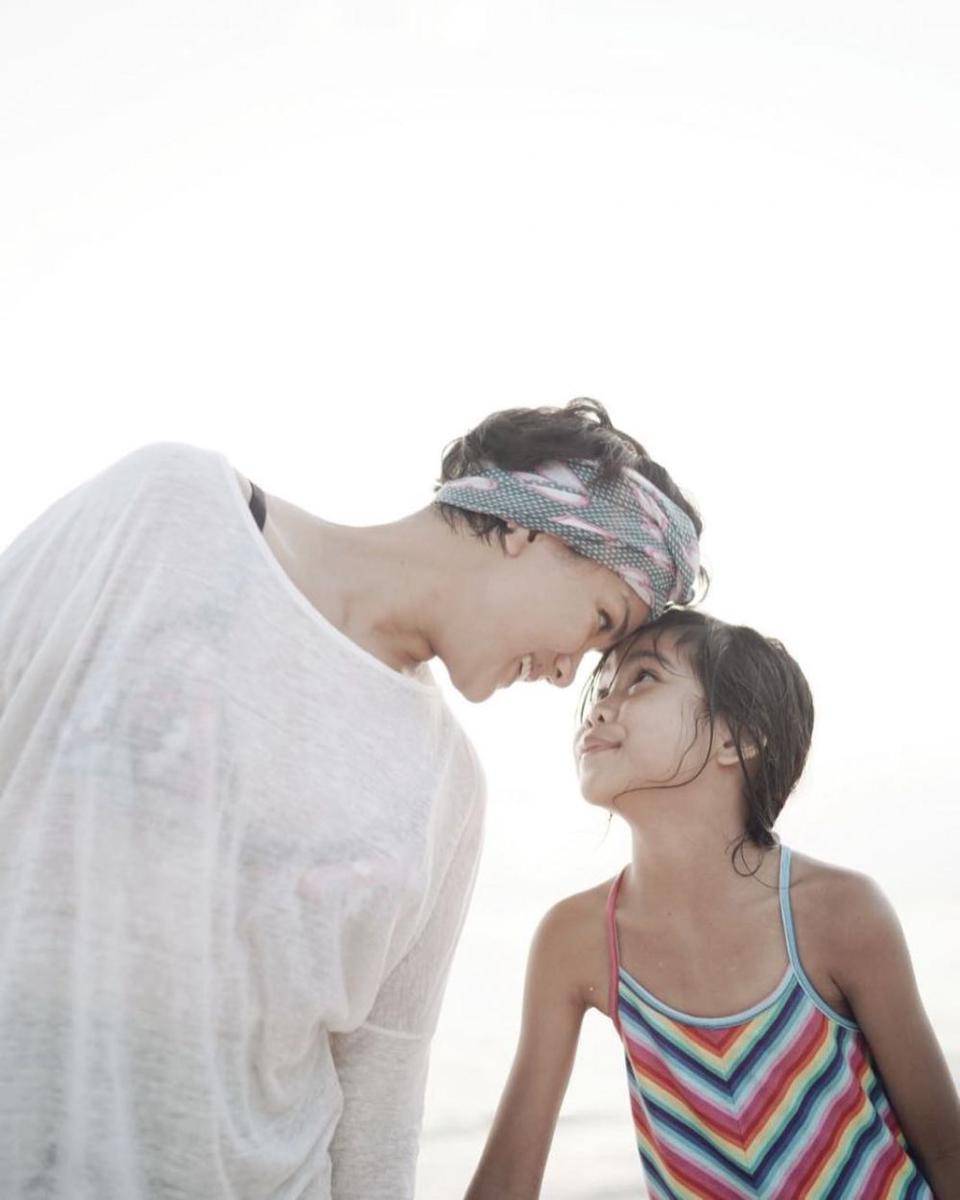 instagram.com/nirinazubir_