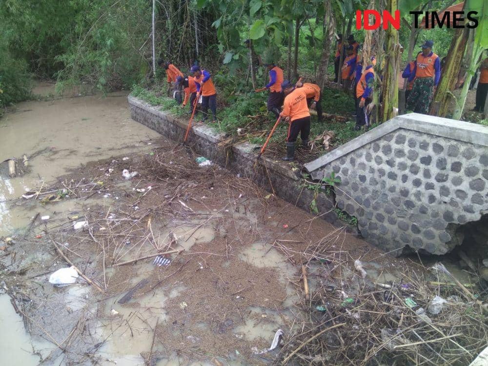 Cegah Banjir Susulan, BPBD Kabupaten Madiun Bersih-bersih Kali