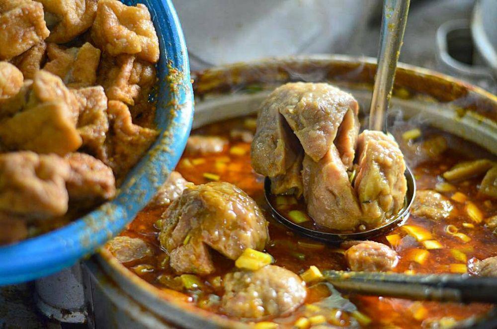 5 Tempat Makan Bakso Kuah Cabe Paling Hits di Blitar, Pedasnya Pecah!