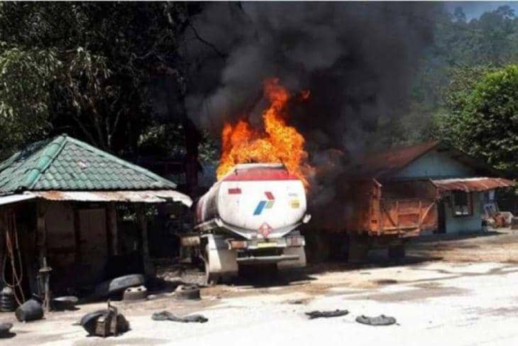 [BREAKING] Mobil Tangki Milik Pertamina Terbakar, Dua Orang Terluka
