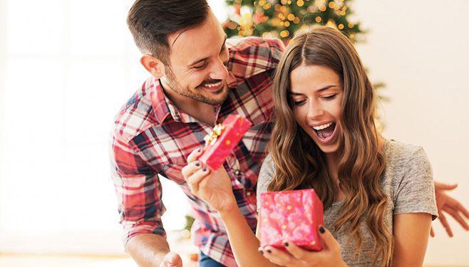 6 Zodiak Ini Suka Kasih Hadiah pada Orang yang Mereka Sayang