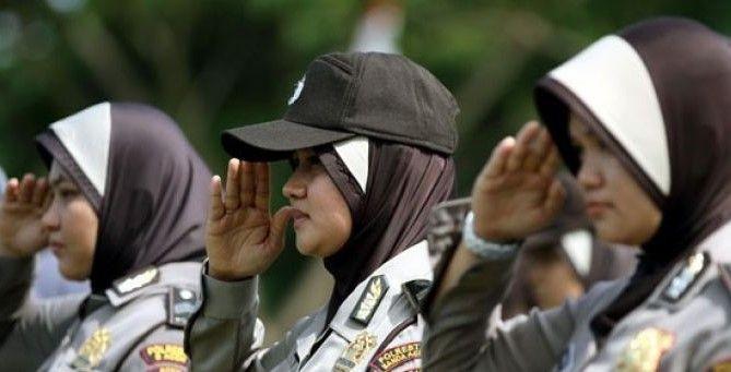 Polwan Berhijab Amankan Harlah NU ke-73