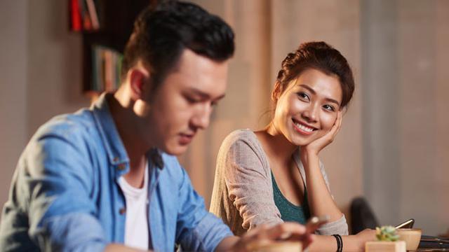 Sinyal Cinta, Nih 10 Tanda Cewek Naksir Kamu Secara Diam-diam