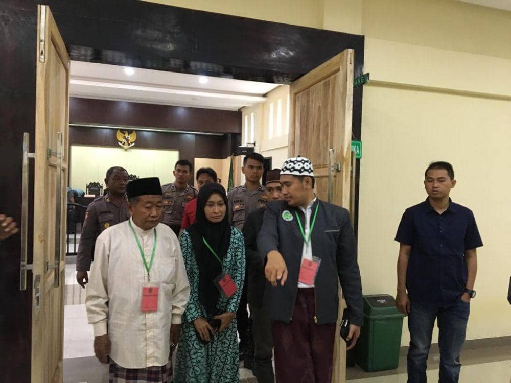 Momen Saat Istri Korban Penembakan Sampang Menangis Dalam Persidangan