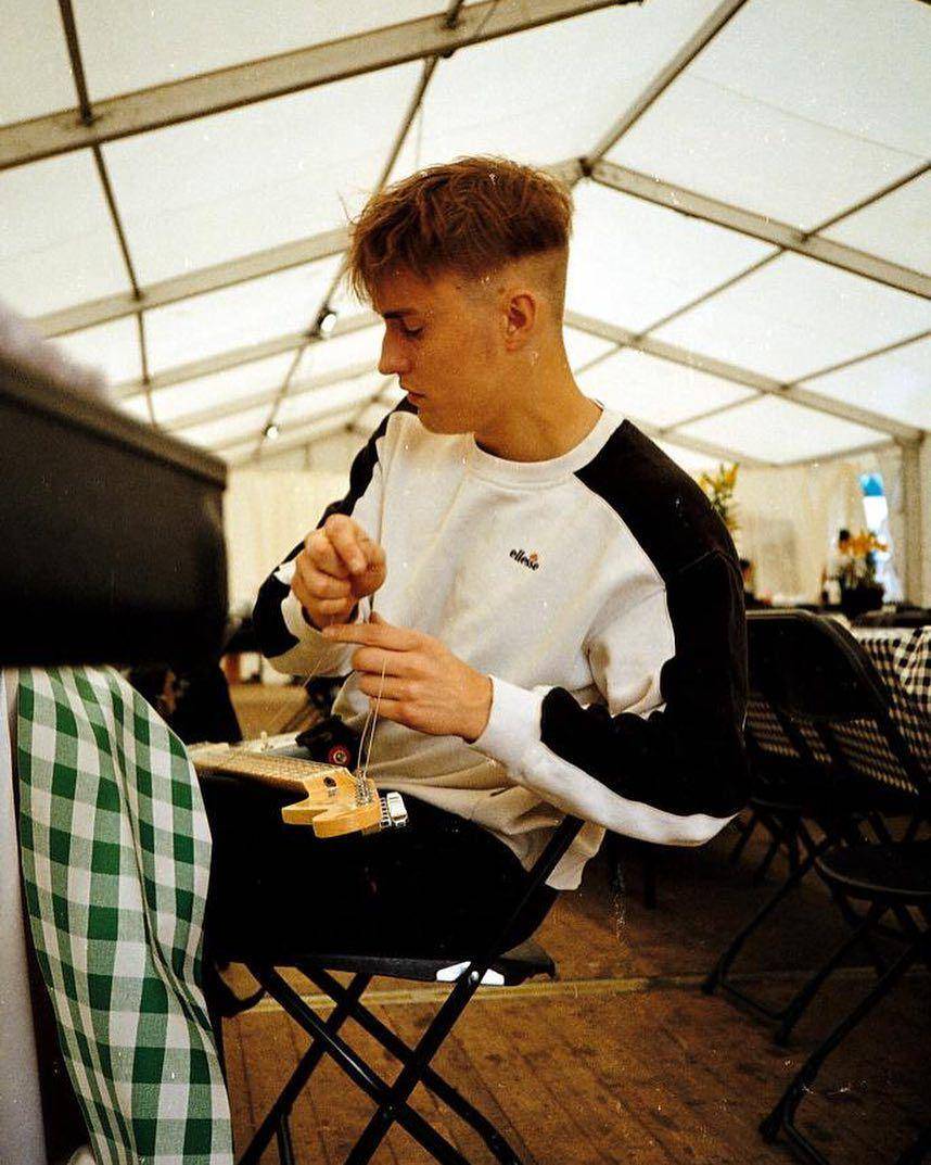 instagram.com/sam_fender