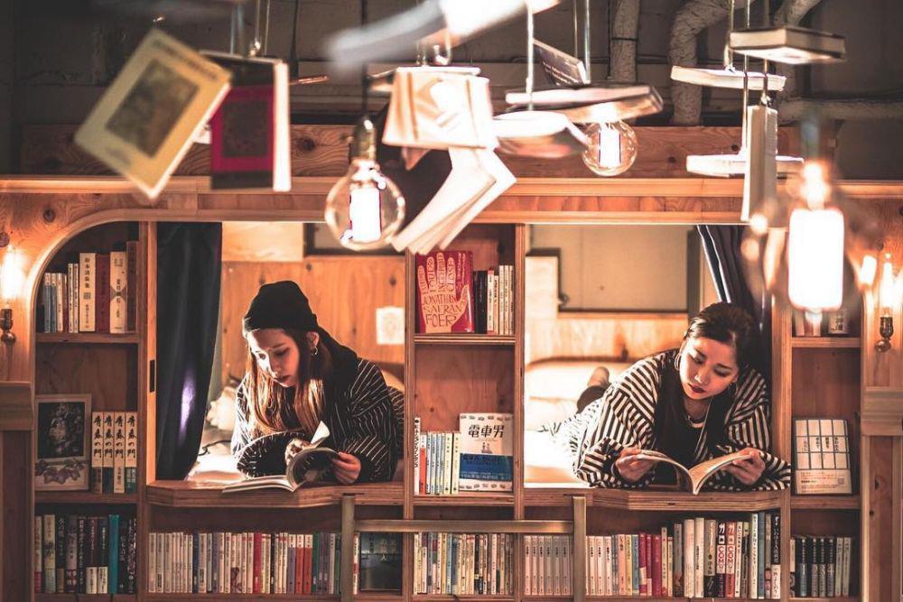 7 Penginapan Bergaya Perpustakaan, Bikin Si Kutu Buku Enggan Check Out