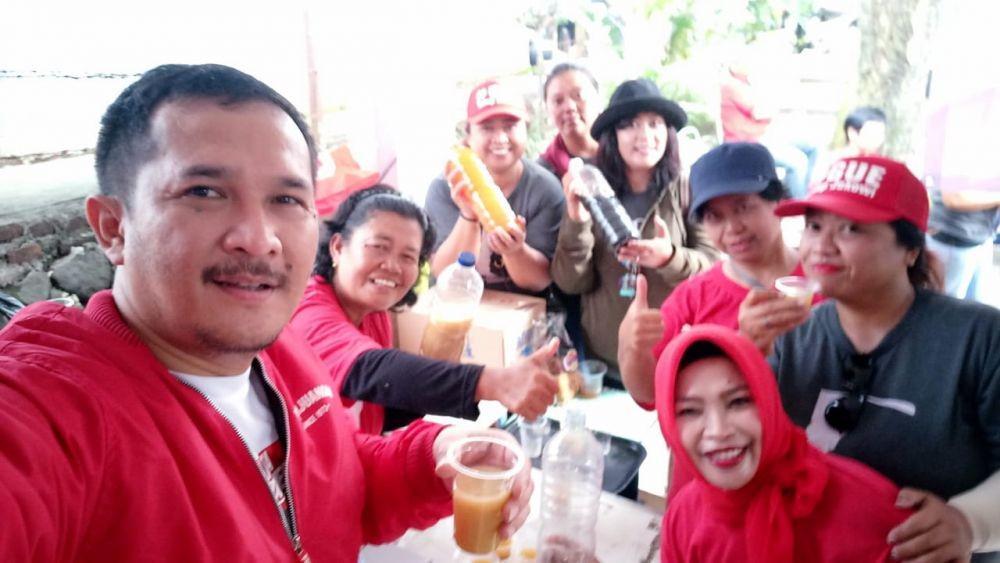 Caleg PDIP di Yogyakarta Kampanye Sambil Ajak Warga Pijat Gratis