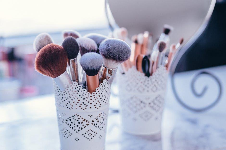 5 Tips Merawat Kuas Makeup Agar Tetap Steril & Tahan Lama