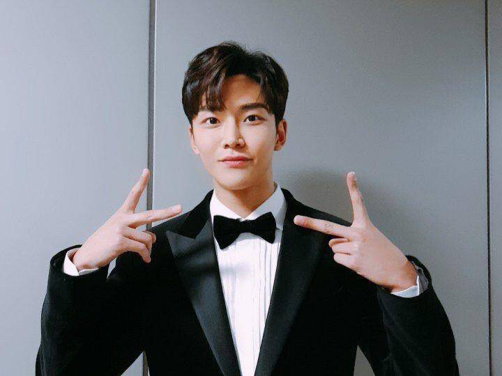twitter.com/SF9official