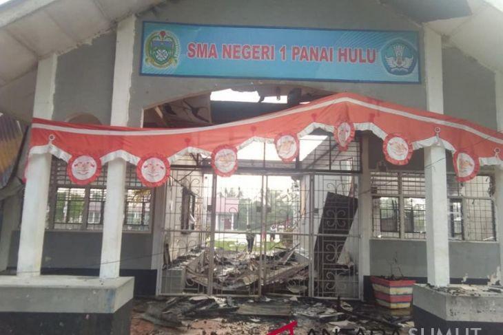 [BREAKING] Ada Suara Ledakan, Sekolah SMAN 1 Labuhanbatu Terbakar