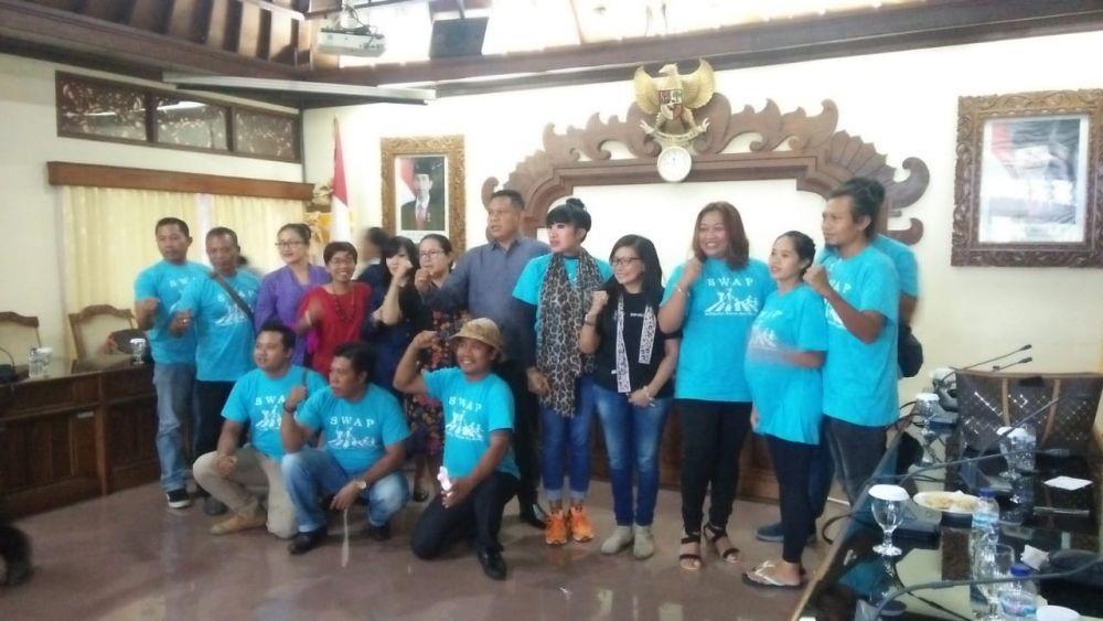 Ipung Dilaporkan ke Polisi Atas Pencemaran Nama Baik Ashram Klungkung
