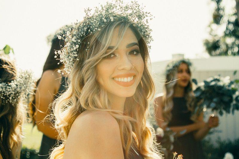 10 Inspirasi Flower Crown, Bikin Tambah Menawan di Hari Pernikahan