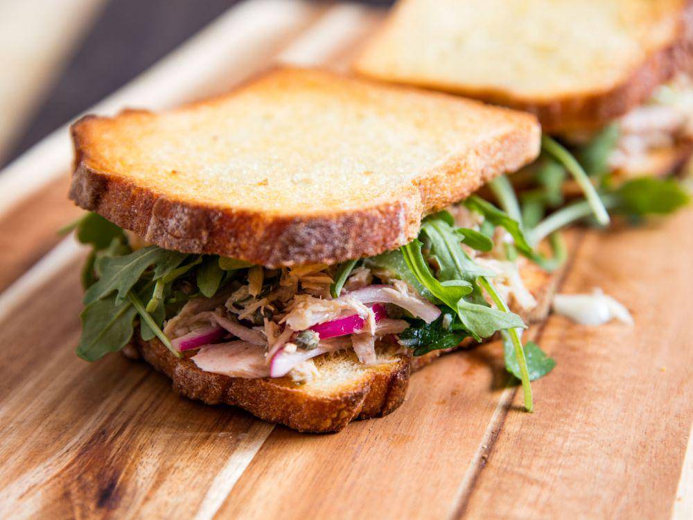 ilustrasi tuna sandwich (seriouseats.com)