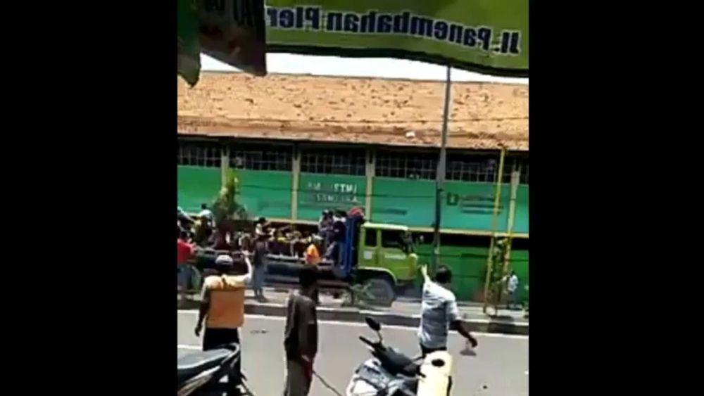 Kondisi Mencekam, Tawuran Antar Pelajar Pecah di Jalur Pantura Cirebon