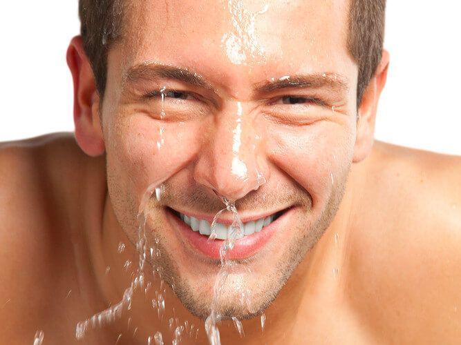 Agar Makin PeDe, Ikuti 5 Tips Merawat Kulit Wajah Ini Bro!