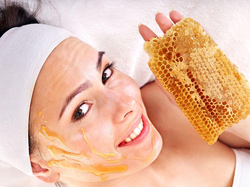 8 Manfaat Madu untuk Wajah dan Kecantikan Wanita Secara Alami