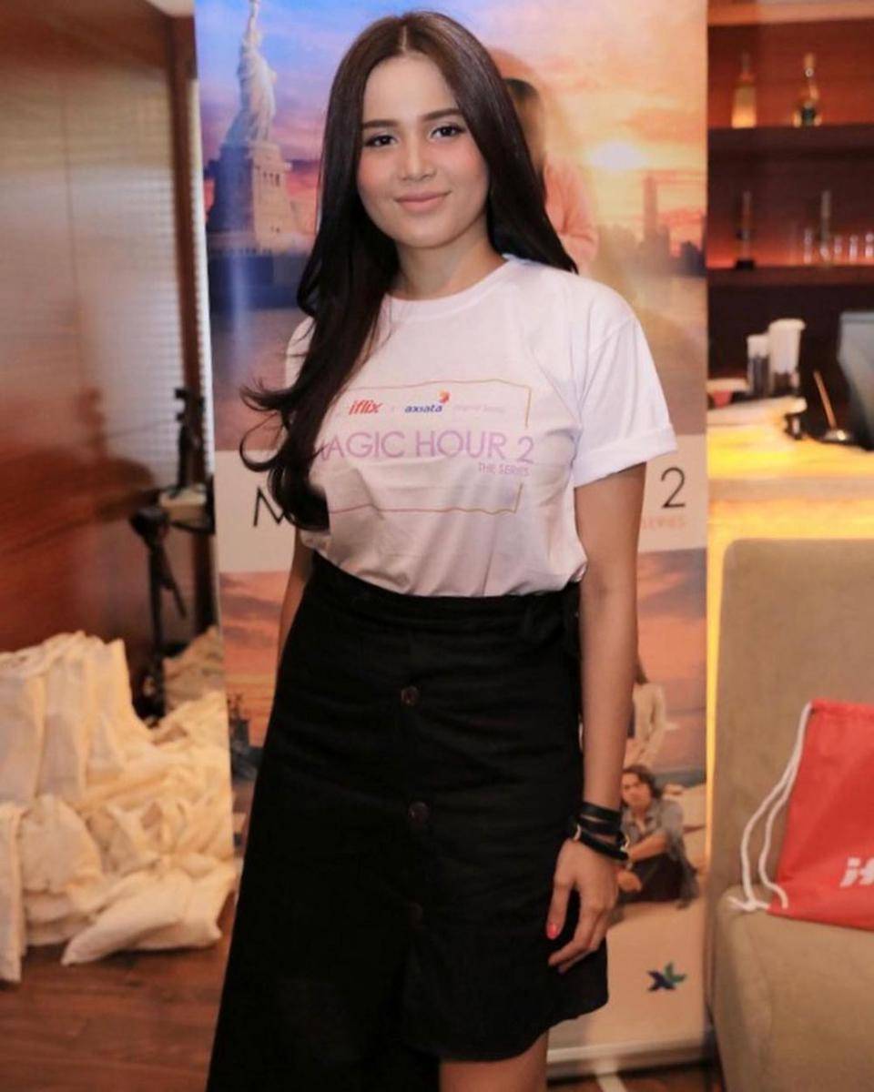 instagram.com/yunitasiregar
