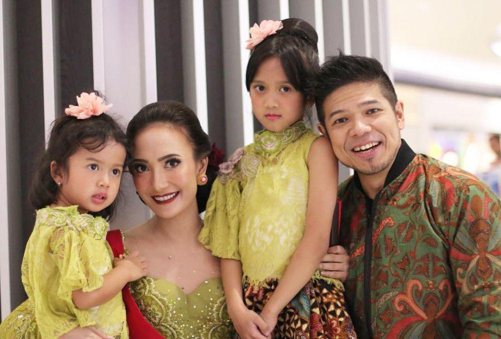 10 Potret Bahagia Keluarga Baim & Artika Sari Devi, Harmonis Banget!