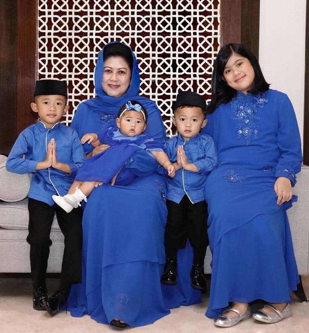 10 Potret Hangat Ani Yudhoyono Momong Cucu, Nenek Kesayangan Banget
