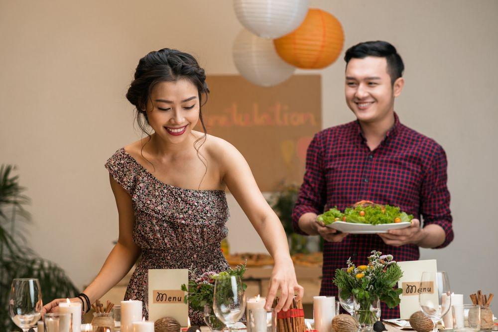 Tiada Tempat Dinner Romantis Selain di Rumah, Ini 5 Tipsnya