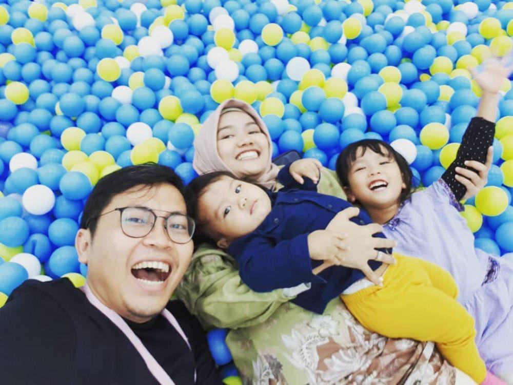 10 Potret Harmonis Keluarga CEO Bukalapak, Pasangan Inspiratif