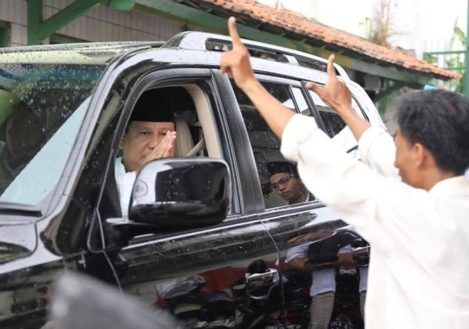 Prabowo Tetap Salat Jumat di Masjid Agung Semarang Meski Ada Larangan