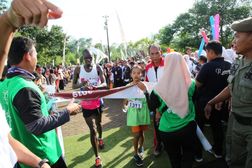 Pelari Kenya Jadi yang Tercepat dalam Chocolate Glenmore Run Banyuwang
