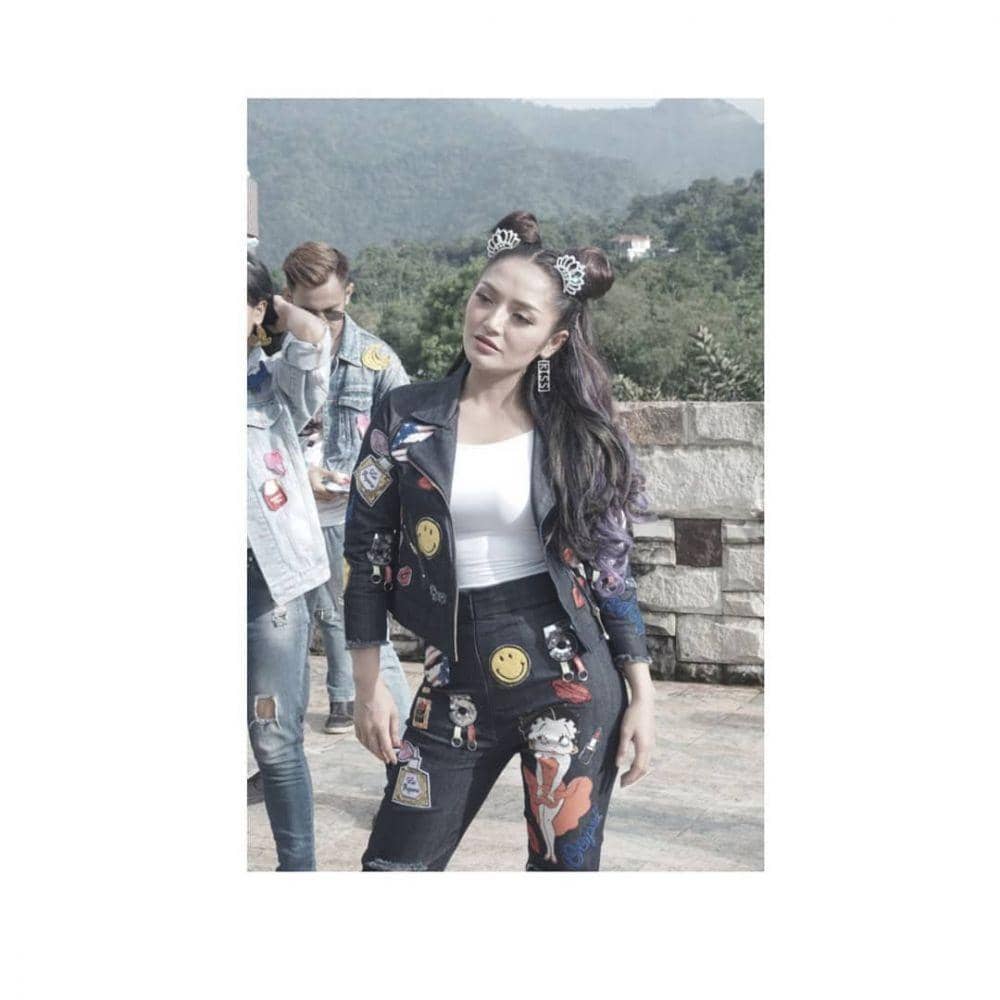 instagram.com/moment_gadis/