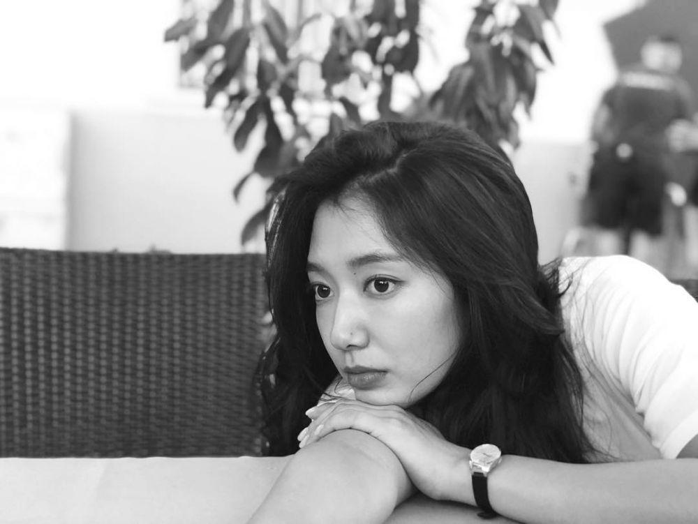 Genap 30 Tahun, Ini 10 Potret Terbaru Park Shin Hye yang Kian Menawan