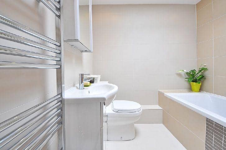 9 Inspirasi Set Kamar Mandi Nuansa Monokrom, Elegan dan Modern!