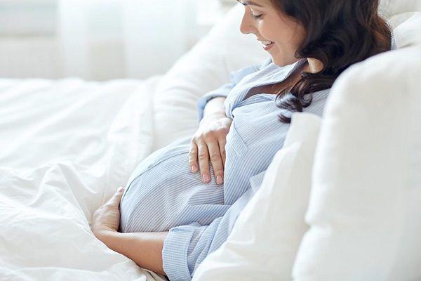 8 Cara Mengatasi Mual Saat Hamil yang Ampuh