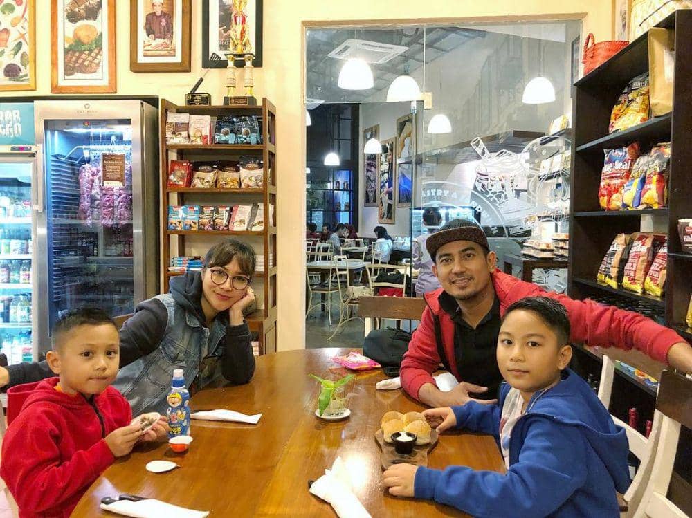 instagram.com/sabriakono