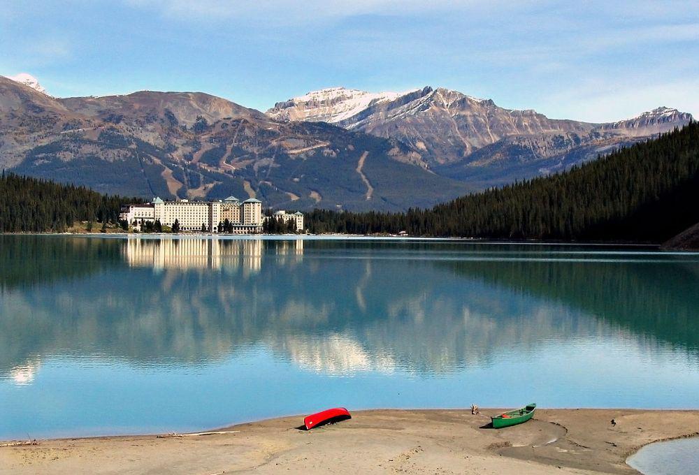 Bikin Terpana, 8 Danau di Kanada Ini Indah Banget Saat Musim Dingin