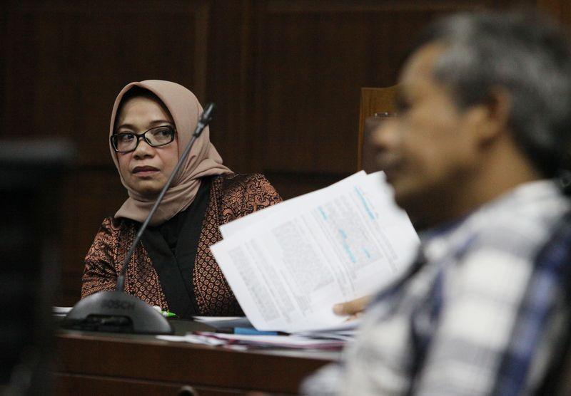 Walau Terima Suap Rp4,75 Miliar, Eni Saragih Minta Dihukum Ringan