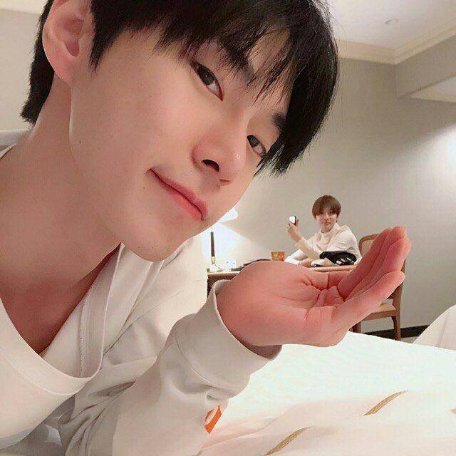 instagram.com/nct127