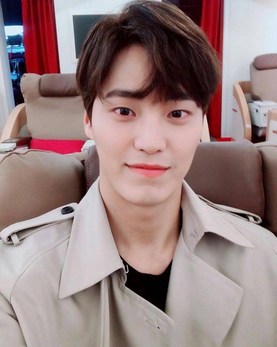 Genap 24 Tahun, Ini 10 Potret Visual Lee Tae Hwan yang Makin Menawan