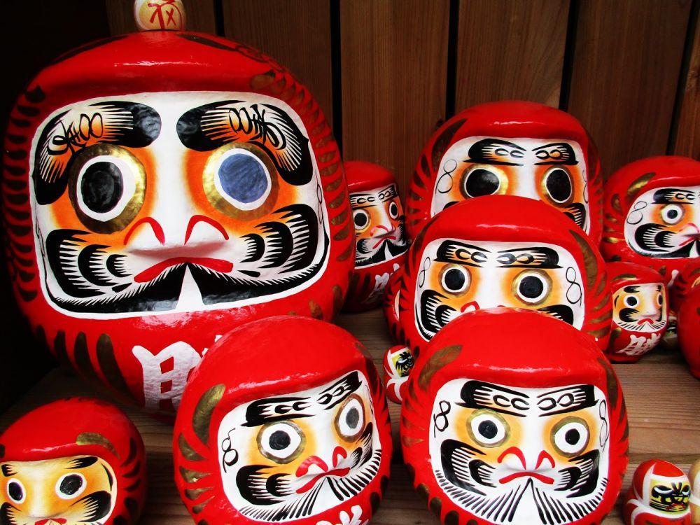 Berlibur ke Jepang, Ini 7 Souvenir Unik yang Wajib Banget Kamu Borong