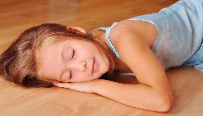 Jangan Sembarangan Tidur di Lantai, 9 Penyakit Ini Bisa Saja Muncul