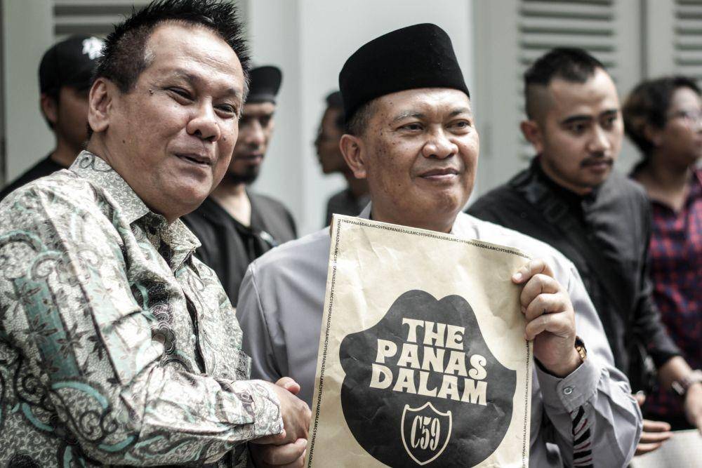 Ody Mulya Hidayat bersama pejabat pemerintah Bandung (IDN Times/Galih Persiana)