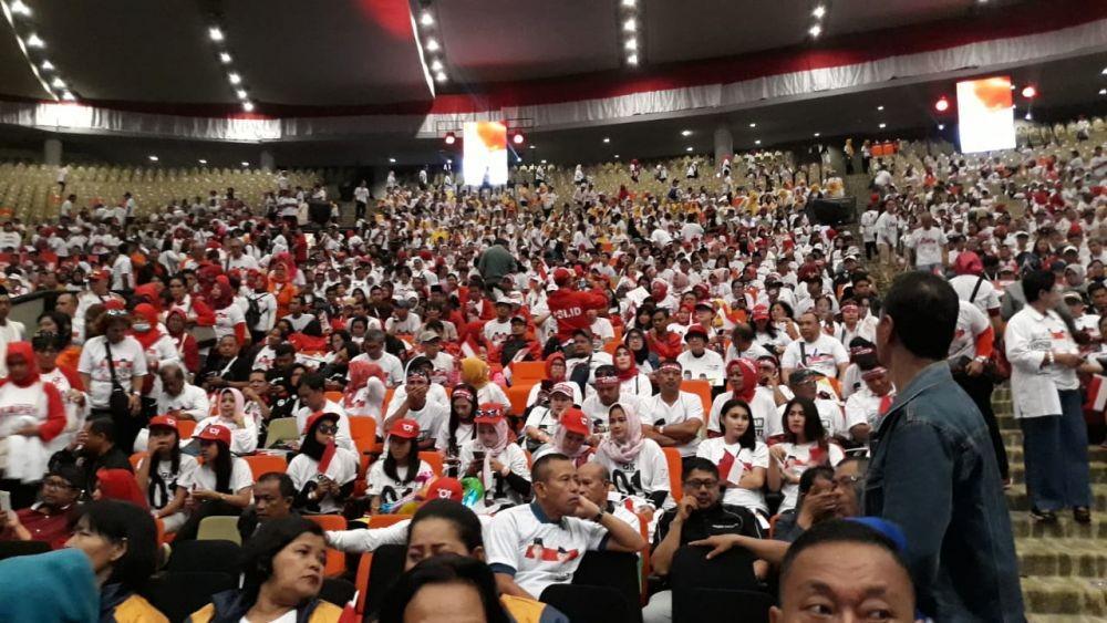 Jelang Pidato Kerakyatan Jokowi, Para Relawan Padati Sentul