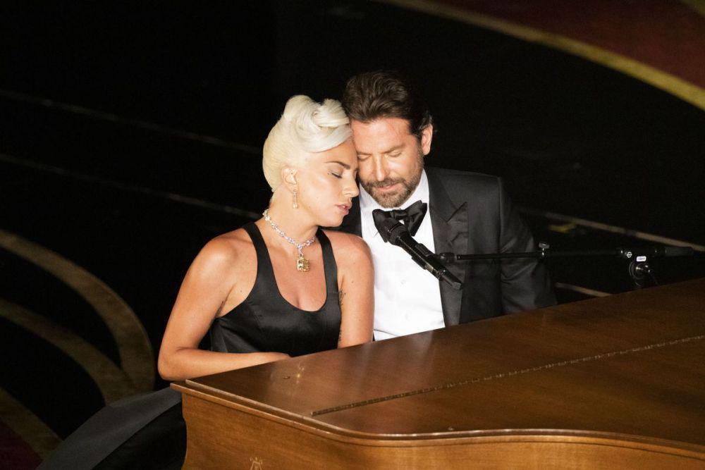 10 Kedekatan Lady Gaga & Bradley Cooper di Oscar yang Bikin Baper