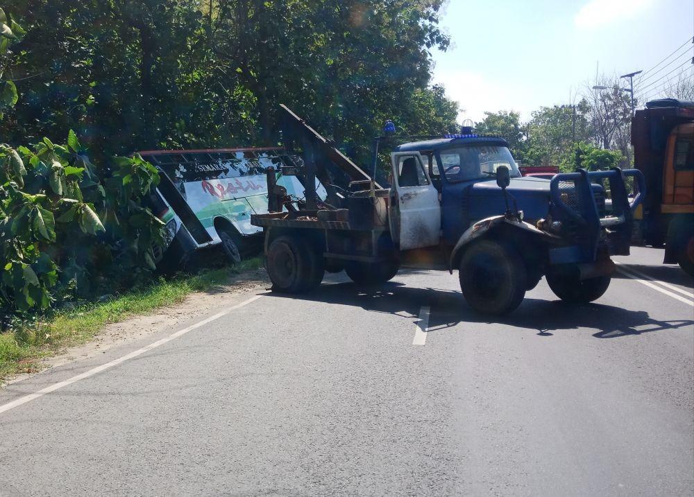Keluar Jalur, Bus PO Restu Hantam Pengendara Motor hingga Tewas