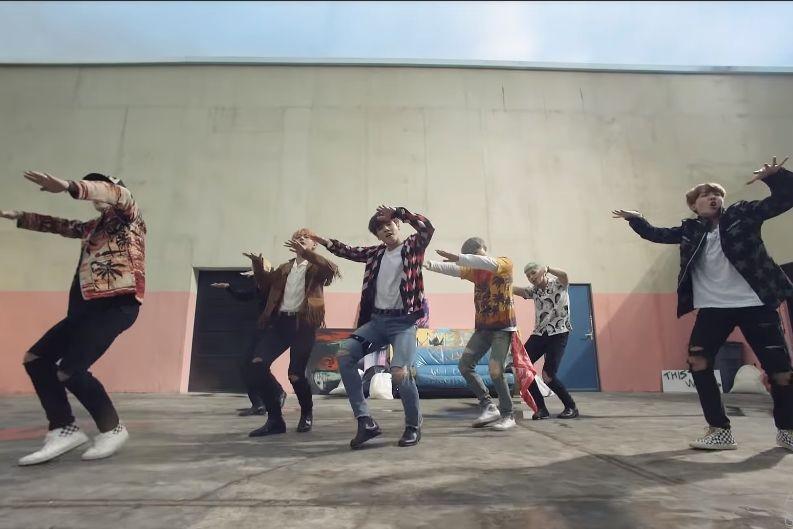 [QUIZ] Tebak Judul Lagu dari Video Klip BTS Ini, Cuma Fans yang Tahu!