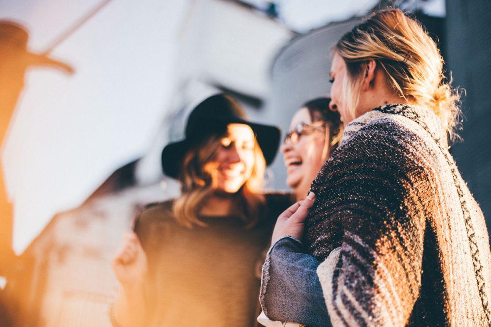 Boring di Chat, 4 Zodiak Ini Lebih Seru Saat Bertemu Langsung
