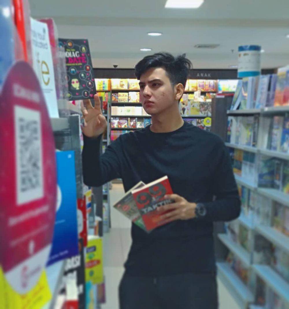 Instagram.com/juliosihotang
