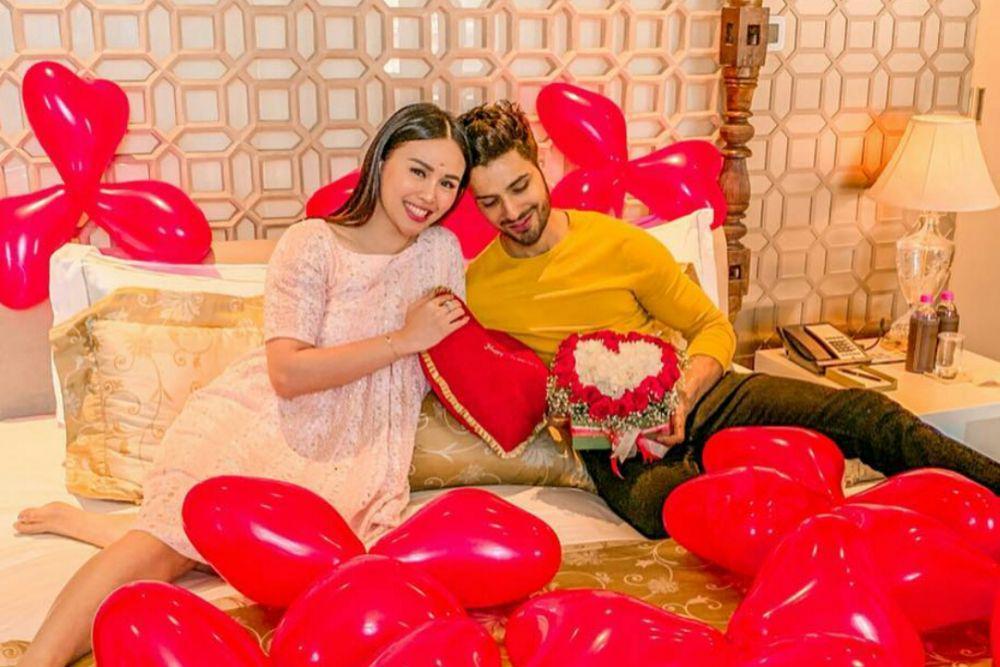 12 Potret Romantis Vin Rana & Nita Rayakan Anniversary di Hotel Mewah