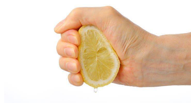 ilustrasi air perasan lemon (modernmom.com)